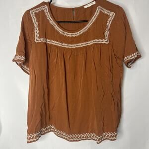 Tea N Rose Women’s Size Small Tan & White Blouse Embroidery